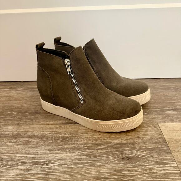 Steve Madden Shoes - Steve Madden Charcoal Gray Suede Wedge Sneakers Ankle Boots Sz 8.5 M EUC